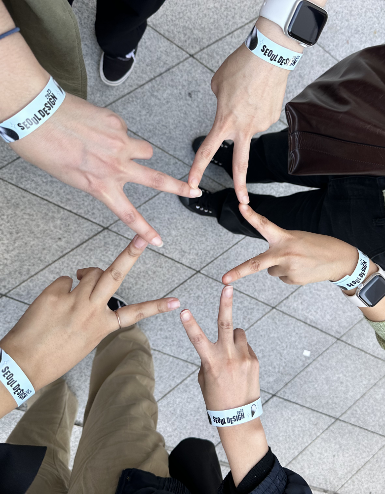 입장 전 신난 우리팀